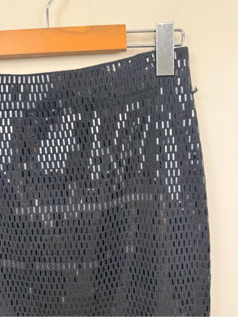 ST JOHN black sequin knit pencil skirt size 4